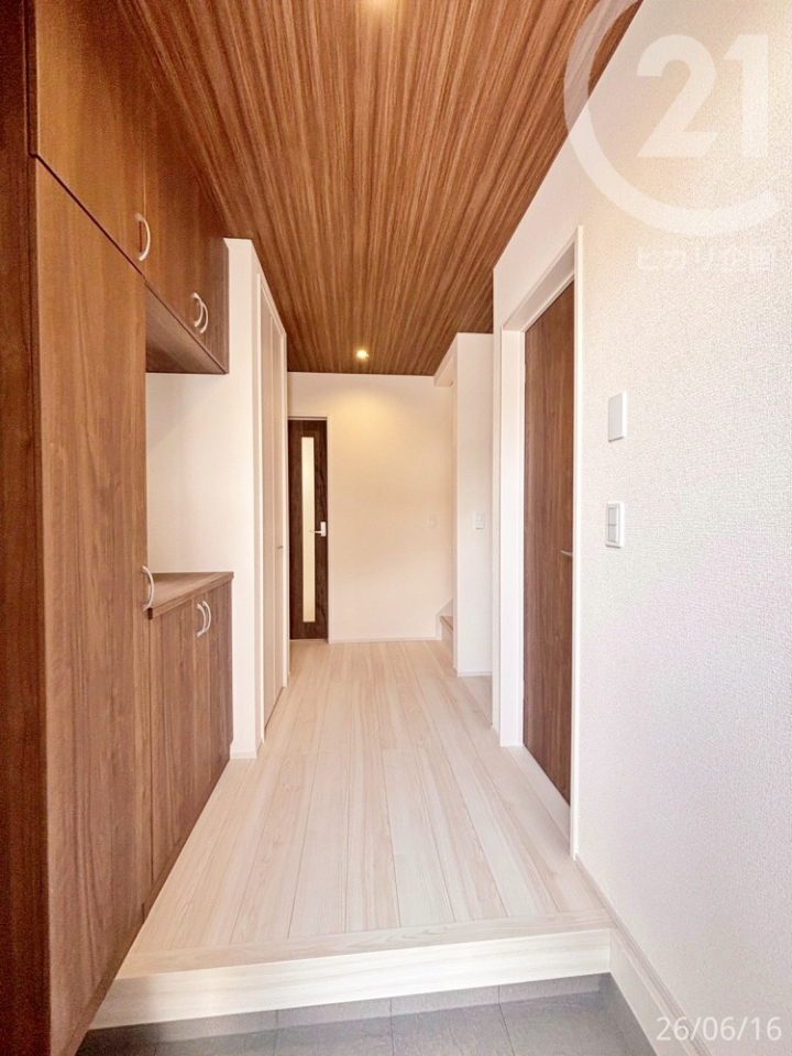  �V��ɃA�N�Z���g�N���X���̗p�����f�U�C�����̂��錺�ցB�A��邽�тɋC���������邭�Ȃ�悤�ȁA�������ȋ�Ԃł���