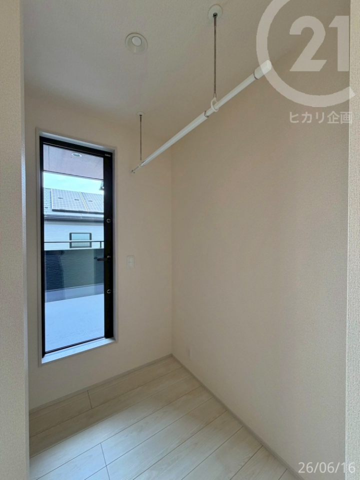  ��2F�z�[�����C���i�[�o���R�j�[�ɂȂ��Ă��ēˑR�̉J�ɂ��Ή��B�����������ł��Ď�荞�݂����₷���ł��B