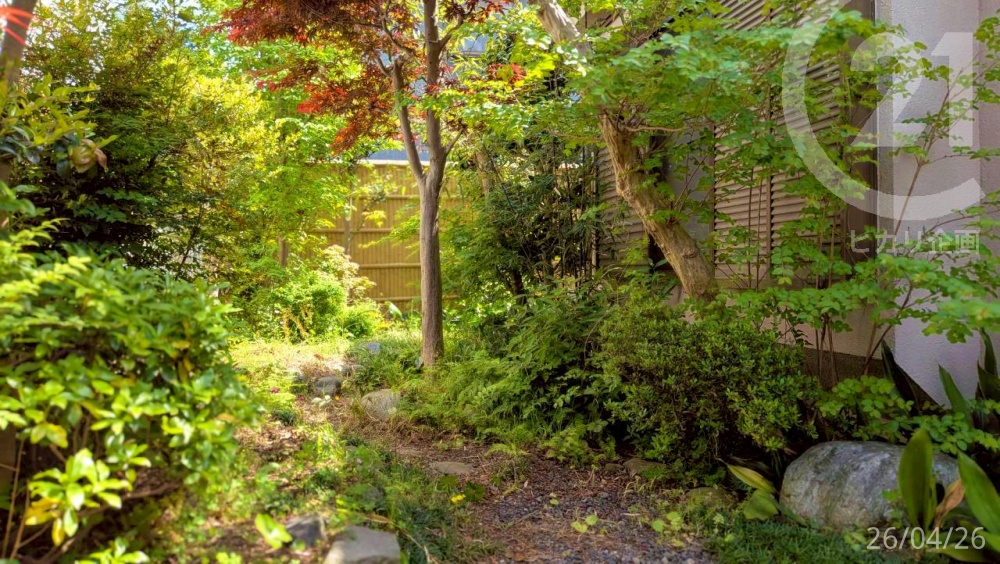  �؁X�Ɉ͂܂ꂽ���������̂��邨��X�y�[�X