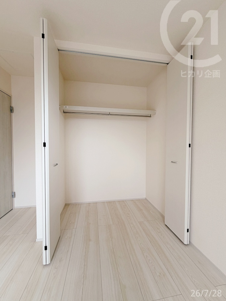  �m��6.5���b�N���[�[�b�g�t���ŁA�ߗނ�g�̉��̕�������������[�ł��܂��B