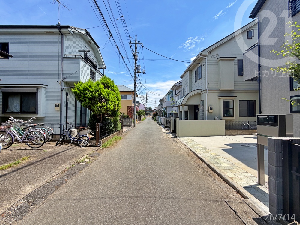  �k������4���E����