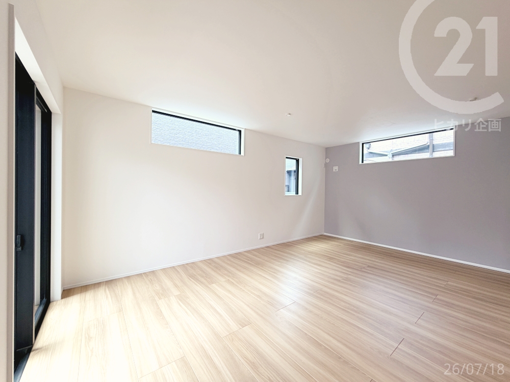  ��LDK18.5�����ΖʃL�b�`�����̗p���A�Ƒ��Ƃ̉�b���y���݂Ȃ��痿�����ł��܂��B