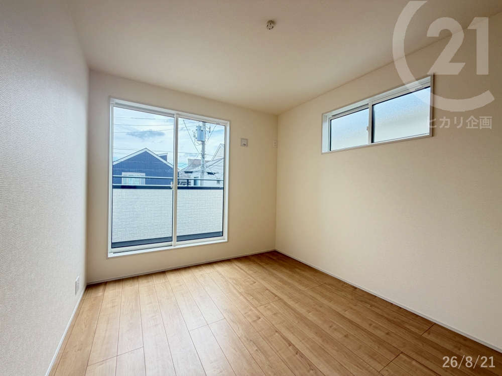  �m��5.25���͓�o���R�j�[�ɖʂ��Ă��܂��B