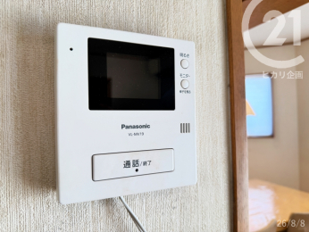  TV���j�^�[�t���C���^�[�z�������玺������K��҂��m�F�ł��Ĉ��S�ł��B