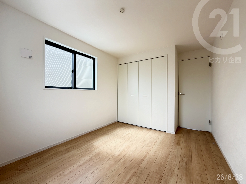  �m��5.6��