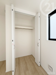  �m��4.43���̃N���[�[�b�g