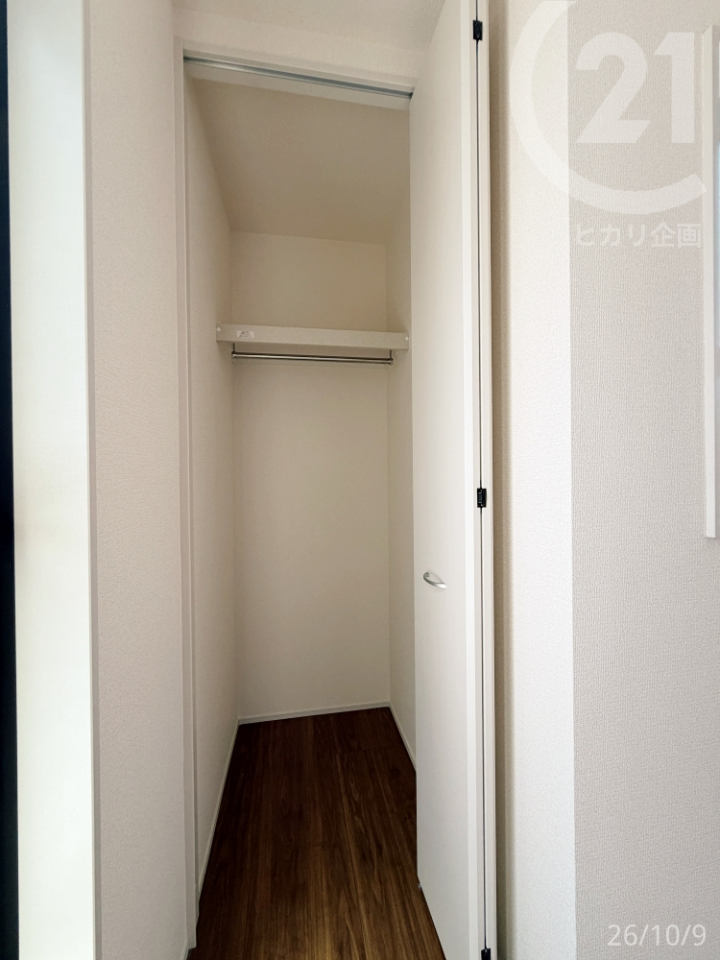  �m��4.7��
