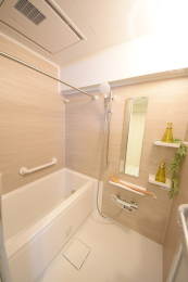 浴室 ／バスルーム新規交換済み！1014サイズ・浴室乾燥機・追い焚き機能付きです。（04/05/06）