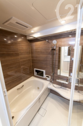 浴室 ／新規交換・1416にサイズアップしたシステムバスルーム♪ 浴室テレビや浴室乾燥機など機能も充実しています。